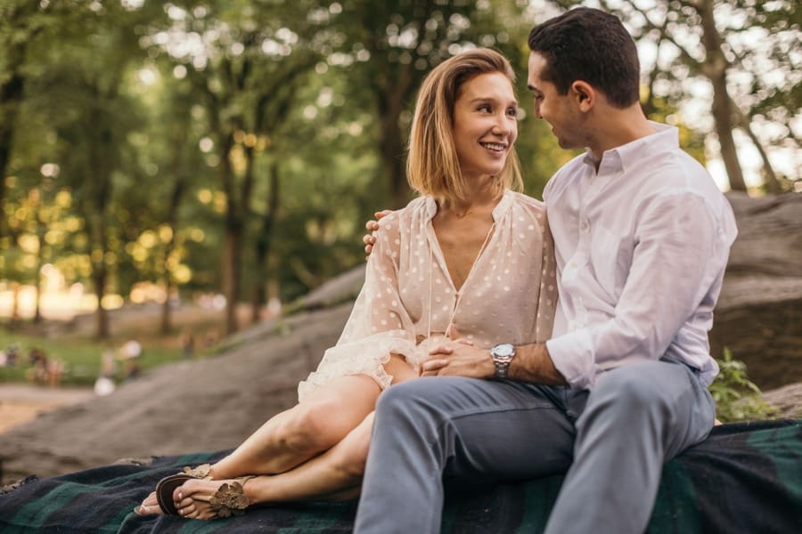 Central Park Engagement Photos | NYC Wedding photographers | The Manhattan Engagement Session of Liz and Sam